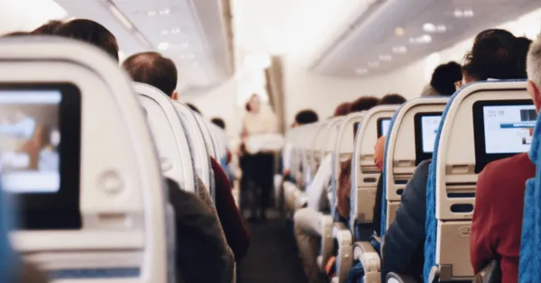 Najlepsze miejsca w samolocie - jak dobrze wybrać miejsca podczas lotu?