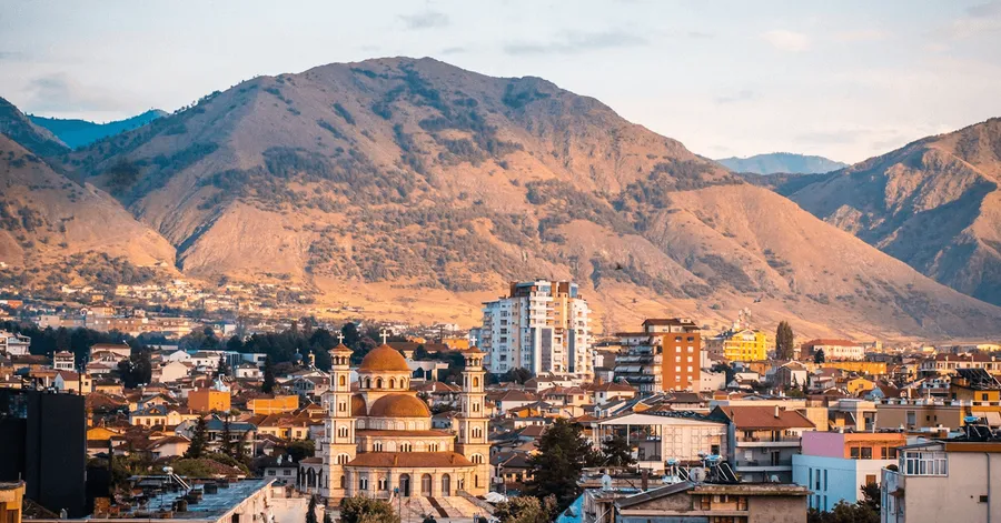 Albania - dowód czy paszport? Przewodnik po wymaganiach podróżnych