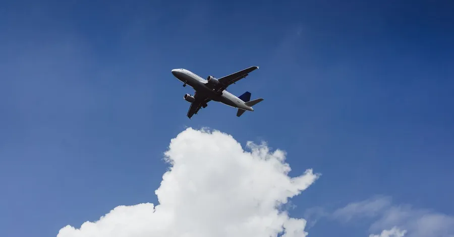 Blue Air este pe marginea prăpastiei. Cum să obții o despăgubire în contextul crizei operatorului aerian?