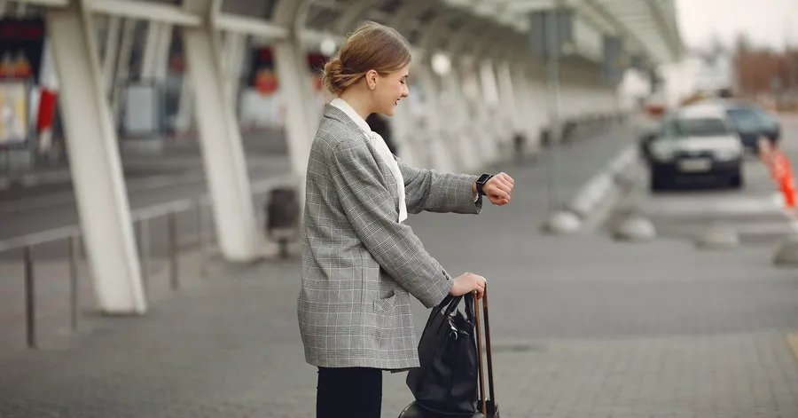 ¿Con cuánta antelación debo llegar al aeropuerto para un vuelo?