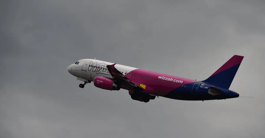 Część linii lotniczych zawiesi połączenia z Polski. Zmiany w trasach już od stycznia