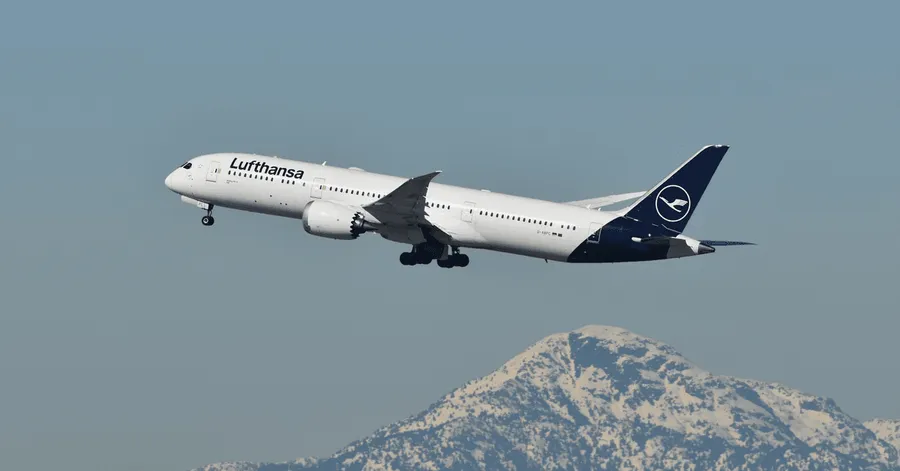 Lufthansa wprowadza zmiany. Zakaz używania powerbanków na pokładzie samolotu