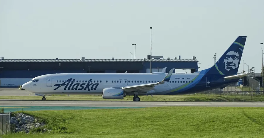 Niebezpieczny incydent na pokładzie samolotu Alaska Airlines - mężczyzna chciał wyłączyć silniki podczas lotu
