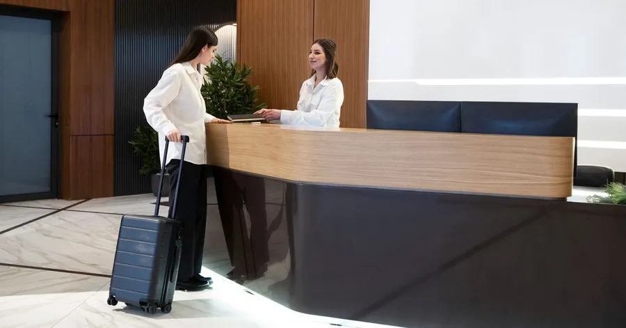 Odwołany lot, a rezerwacja hotelu - czy można ubiegać się o zwrot poniesionych kosztów?