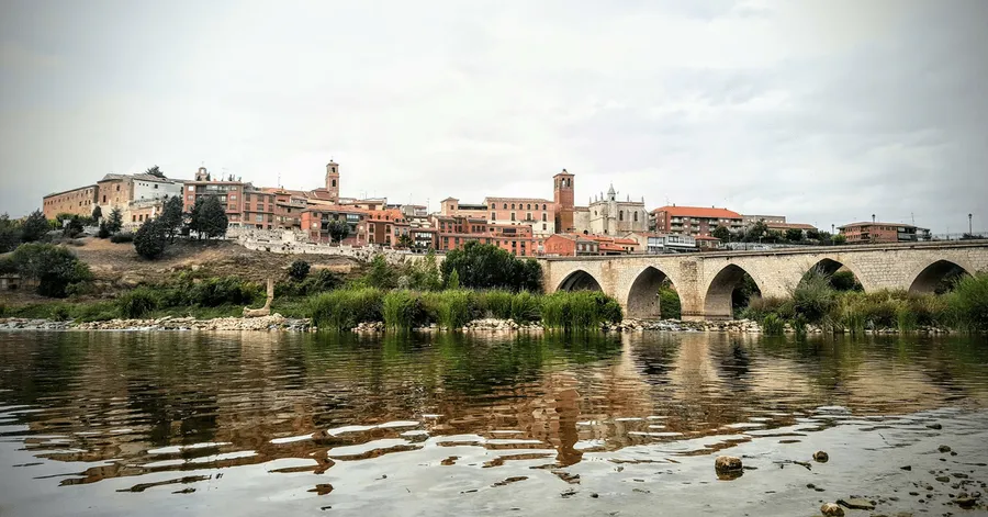 Ograniczenie lotów do Hiszpanii. Ryanair tłumaczy decyzję “nadmiernymi opłatami”