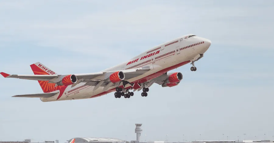 Plane crash in India. First crash of a Dreamliner in history