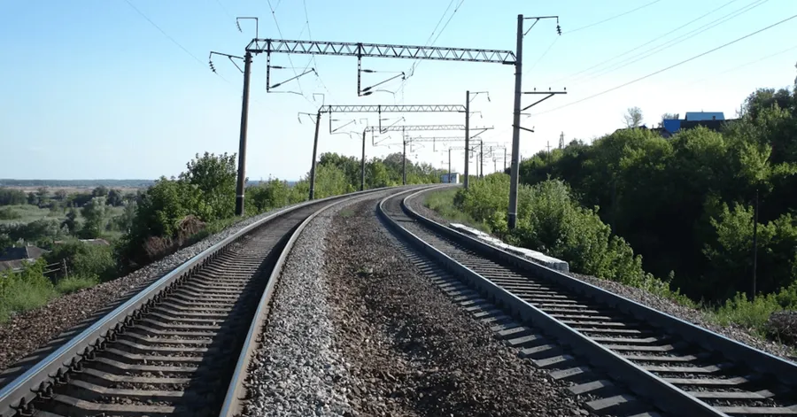 Pociągiem na lotnisko w Modlinie? Nowa linia kolejowa od 2029 roku