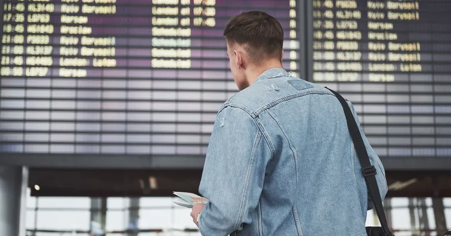 Przyczyny operacyjne opóźnienia samolotu - co wpływa na punktualność lotu?