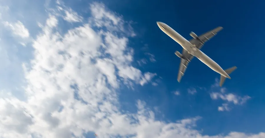 Rumuński urząd ochrony konsumentów rozpoczyna walkę z liniami lotniczymi, które masowo odwołują loty