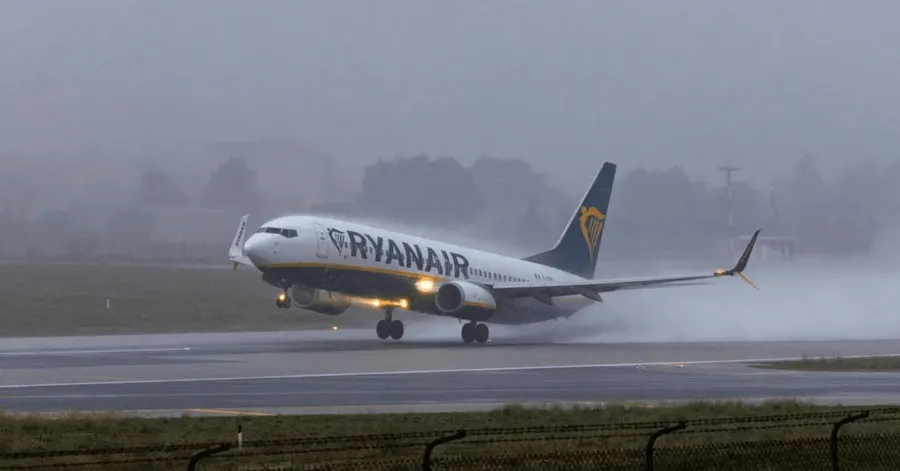 Ryanair chce ograniczyć alkohol na lotniskach. Tylko tyle będzie można wypić przed lotem