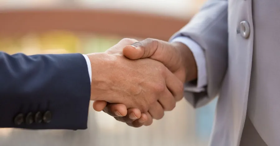 Ryanair idzie na ugodę. Przewoźnik musi zwrócić koszty poszkodowanym pasażerom