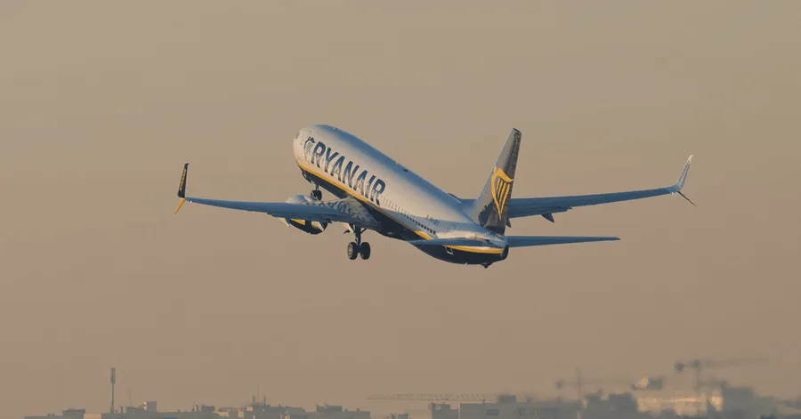 Ryanair przesuwa termin zniesienia papierowych kart pokładowych