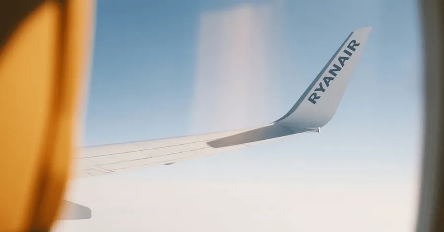 Ryanair zakpił sobie z pasażerów oferując im za opóźniony o 13 godzin lot voucher w wysokości… 8 Euro