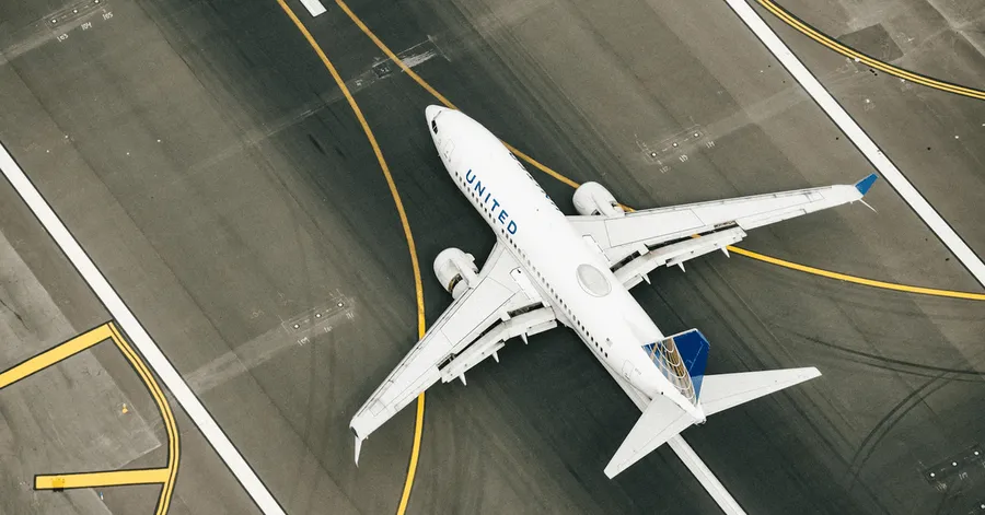Skandaliczne zachowanie United Airlines - pasażerowie opóźnionego o ponad 7 godzin lotu nie otrzymali nawet wody 