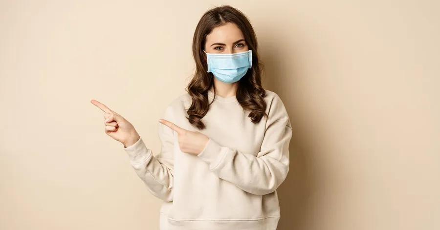 Strach przed Omikronem, a odwołany lot. Czy należy się odszkodowanie?