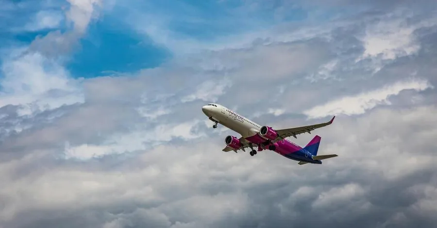 Un fallo de WizzAir que le sale caro – un error técnico y miles de billetes cancelados